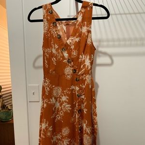 Perfect Summer or Fall dress w/ beautiful buttons